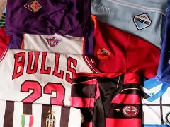 包含赛地聚焦：德甲清晨热度飙升，拜仁慕尼黑绝杀压哨，质疑声仍在，赛程密集仍需轮换的词条